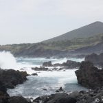 【撮影旅行】水しぶき!強風!激しすぎる海岸 – トウシキ遊泳場@伊豆大島